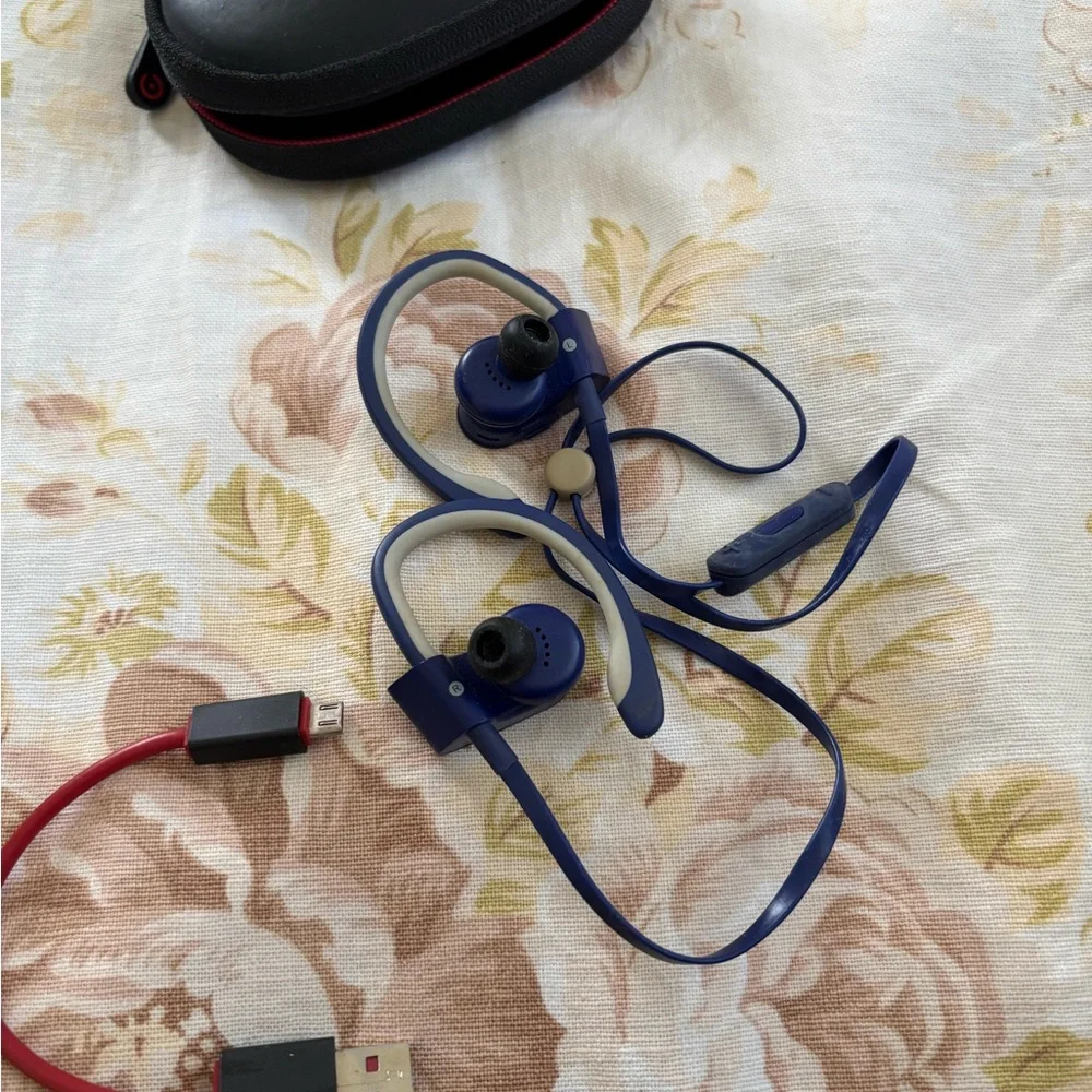 Beats by Dre Powerbeats Wireless Blue Over-Ear Sport Headphones - Picture 3 of 3